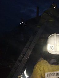 ​Огнеборцы в Октябрьском районе отстояли дом и сарай