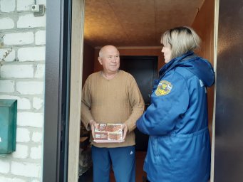 ​Дмитриевские огнеборцы в гостях у ветерана пожарной охраны