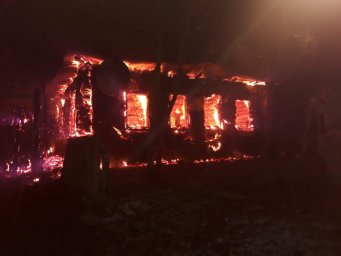 ​Сегодня ночью Рыльские пожарные воевали с огнём