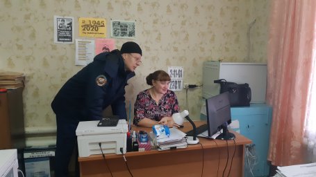 ​В Хомутовском районе продолжаются инструктажи граждан по ППБ