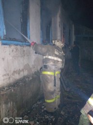 ​Рыльские пожарные и их помощники на борьбе с огнем