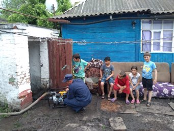 ​Оказание помощи мотопомпой