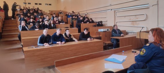 ​Рыльские огнеборцы учатся сами и учат других