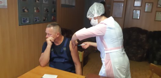 Работники пожарной части Рыльского района вакцинировались от коронавируса