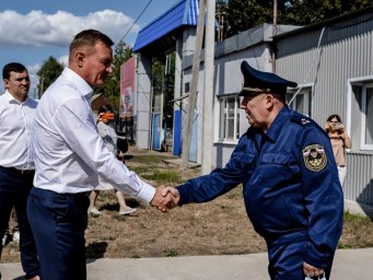 Роман Старовойт посетил отдельный пожарный пост п. Возы в Поныровском районе