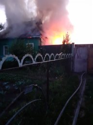 ​Хомутовские огнеборцы потушили дом на улице П. Ильича
