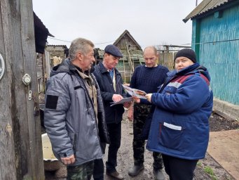 В Рыльском районе продолжаются совместные рейды с установкой автономных пожарных извещателей