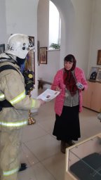 ​Хомутовские пожарные провели учения в храме