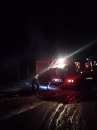 ​Теткинские огнеборцы на тушении гаражного бокса