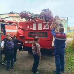 ​Школьники Верхнелюбажской школы в гостях у пожарных