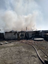 Теткинские огнеборцы потушили хозпостройку