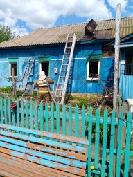 ​Хомутовские пожарные потушили жилой дом