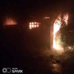 ​Рыльские огнеборцы потушили пожар в гараже