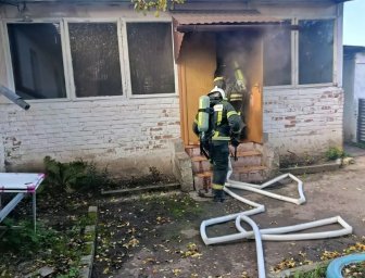 ​Огнеборцы на тушении пожара в поселке Прямицыно