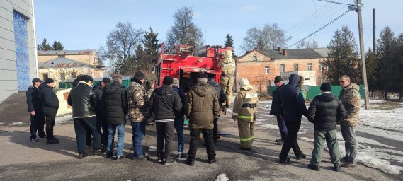 ​Обучение будущих огнеборцев-спасателей продолжаются