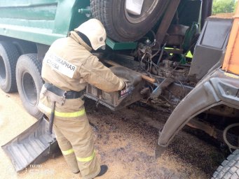 ​Пожарные и спасатели на ДТП