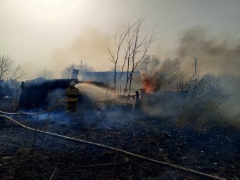​Черемисиновские огнеборцы борются с огнем