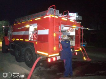 Рыльские огнеборцы потушили постройку