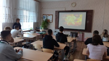 ​В Хомутовской школе прошли занятия с детьми