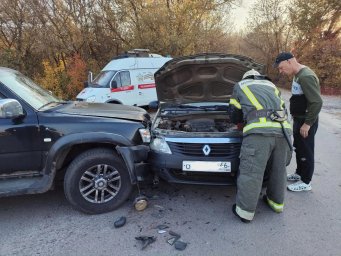 ​Пожарные Обоянского района отработали вызов на ДТП по ул. Калугина