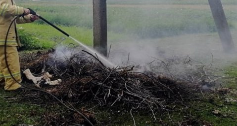 ​Возгорание в с. Большая Алешня Хомутовского района ликвидировано