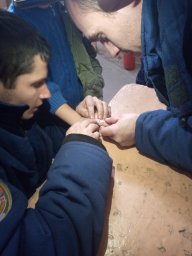 ​Фатежские пожарные помогли ребенку освободить палец