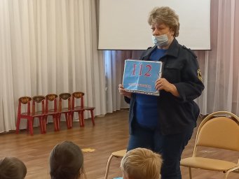 Занятия с детьми по пожарной безопасности продолжаются