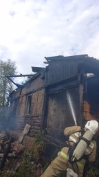 ​Огнеборцы Курского района ликвидировали горение нежилого дома