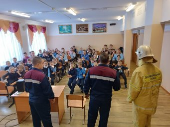 ​Представители ПЧ Поныровского района на уроке по ГО