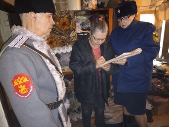 ​В Суджанском районе устанавливают пожарные извещатели
