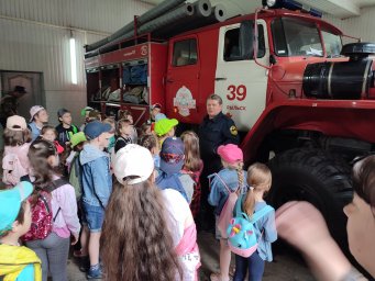 ​Пришкольный лагерь в гостях у пожарных.