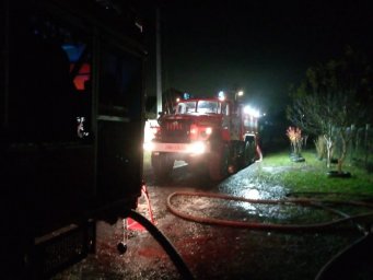 Железногорские пожарные потушили дом в с. Веретенино