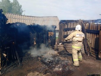 ​Фатежские огнеборцы не допустили распространения огня
