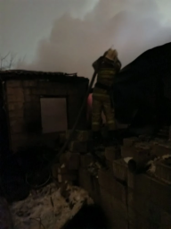 ​Огнеборцы Октябрьского района на тушении пожара
