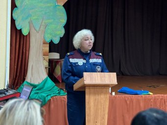 ​Инструктор ПЧ Курского района на родительском собрании по ППБ