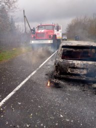 В с.Мухино Хомутовского района загорелся автомобиль В с.Мухино Хомутовского района загорелся автомобиль