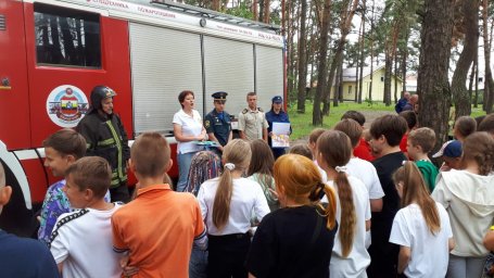 ​В детских лагерях о безопасности