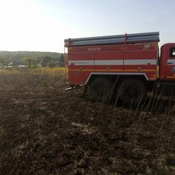 Огнеборцы ПЧ Дмитриевского района на тушении сухой травы Огнеборцы ПЧ Дмитриевского района на тушении сухой травы