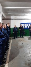 Пожарные Кореневского района получают поздравления. Пожарные Кореневского района получают поздравления.