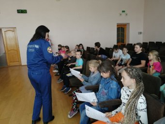 В летнем пришкольном лагере Медвенского района детям напомнили правила пожарной безопасности В летнем пришкольном лагере Медвенского района детям напомнили правила пожарной безопасности