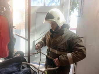 ​Хомутовские пожарные провели сдачу квартальных зачетов