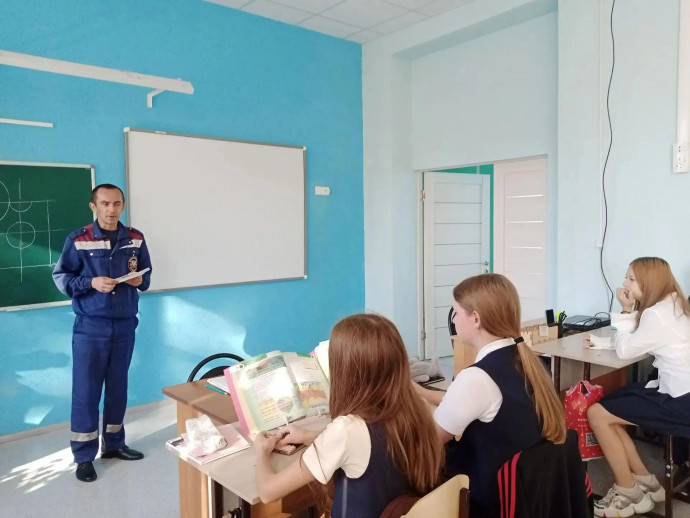 ​Фатежские огнеборцы провели открытый урок в школе №2 г. Фатежа
