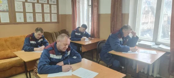 ​Сдача квартальных зачетов по боевой подготовке огнеборцами ПЧ Фатежского района