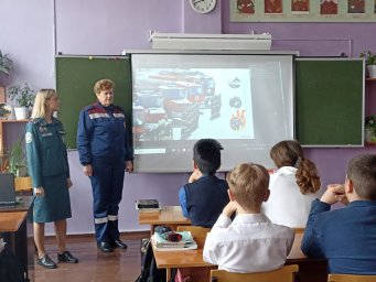​Совместные уроки безопасности в школах Суджанского района