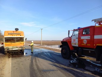 Конышевские огнеборцы "спасли" КАМАЗ с пшеницей
