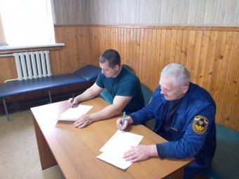 ​Хомутовские пожарные провели сдачу квартальных зачетов