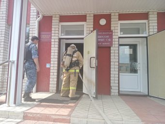 Пожарно-тактические занятия на территории «Медвенского районного суда» Пожарно-тактические занятия на территории «Медвенского районного суда»
