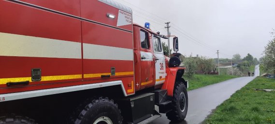​Октябрьские борцы с огнем на тушении дома