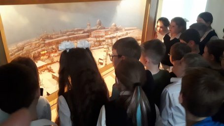 ​Школьники в музее