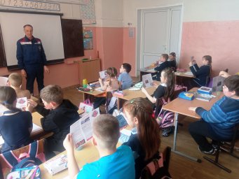 ​Уроки безопасности в школах Золотухинского района